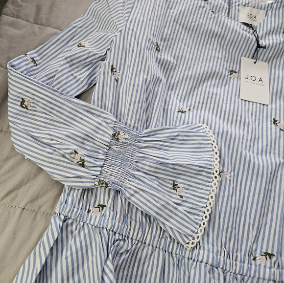 JOA Blue Striped Blouse with Floral Embroidery Size M NWT - Picture 6 of 7